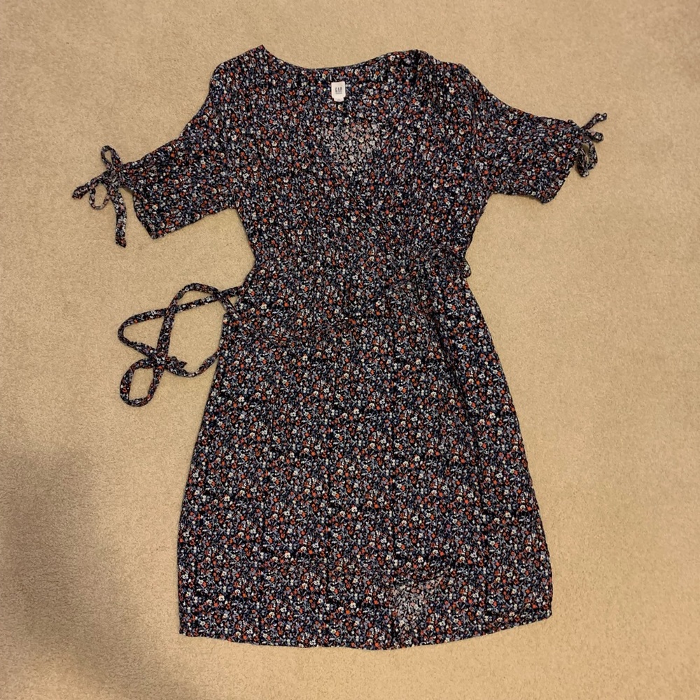 Maternity Tie sleeve floral wrap dress